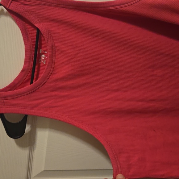 Pink Tank - Picture 2 of 6